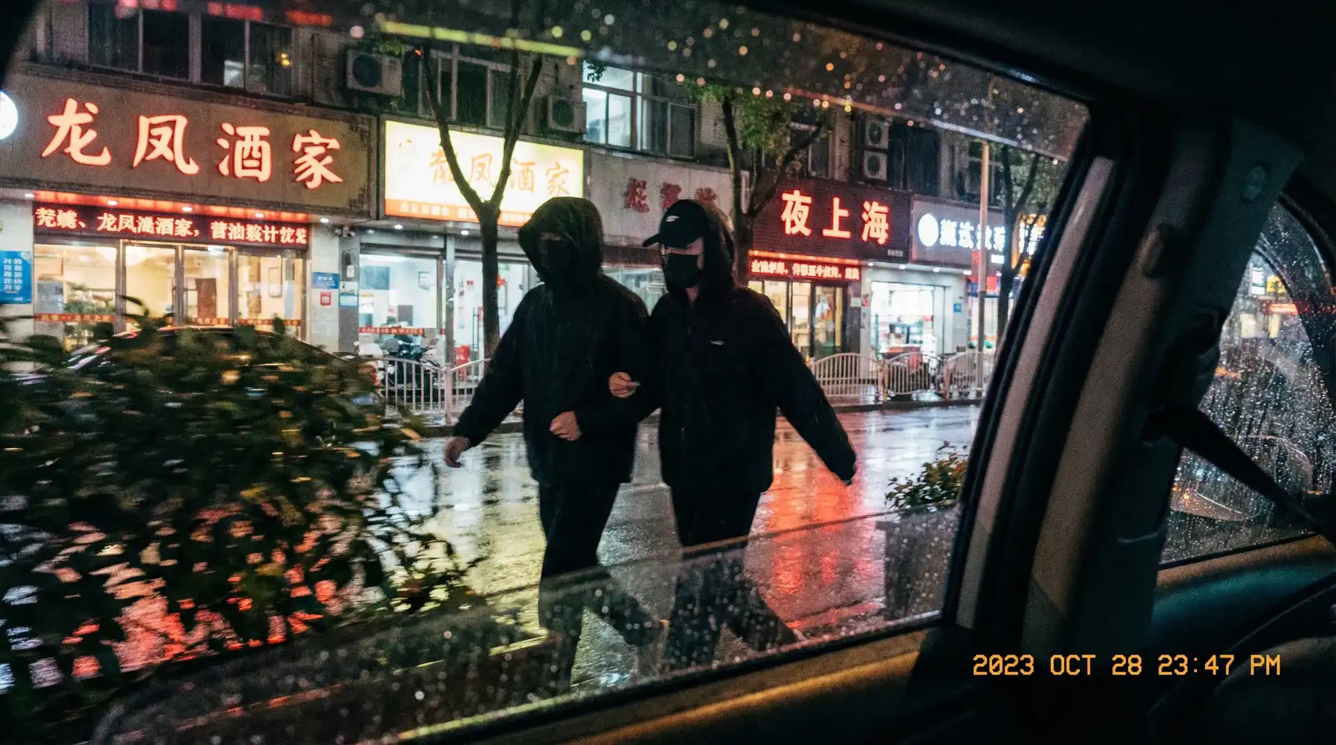 XGAME网址 - 顶流明星深夜密会现场抓拍照片
